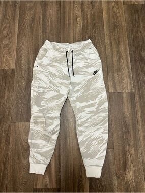 Nike White & Cream Camo Jogger Pants